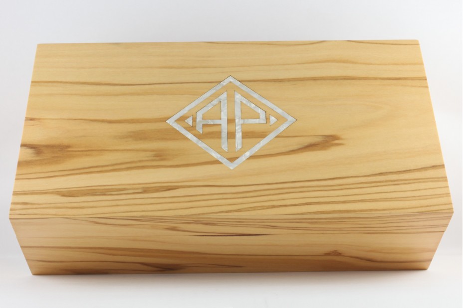 LIMITED EDITION MAKI-E