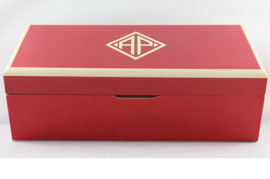LIMITED EDITION MAKI-E