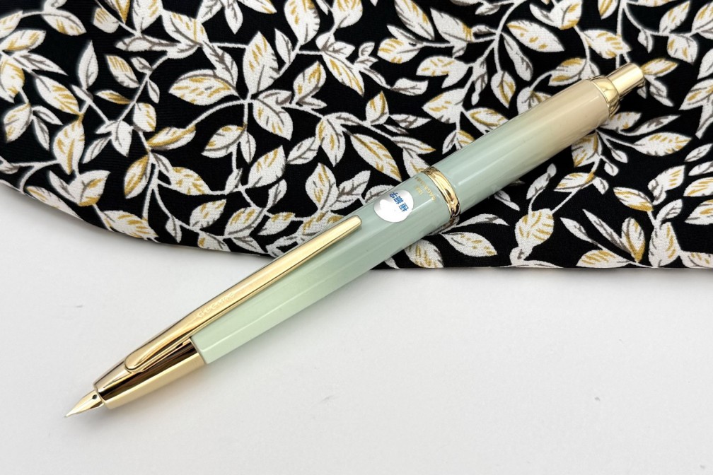 Nagasawa 2025 Limited Edition Capless Kobe Gradation Higashi-Kawasaki Harbor-Mint Fountain Pen (Gold Trim)