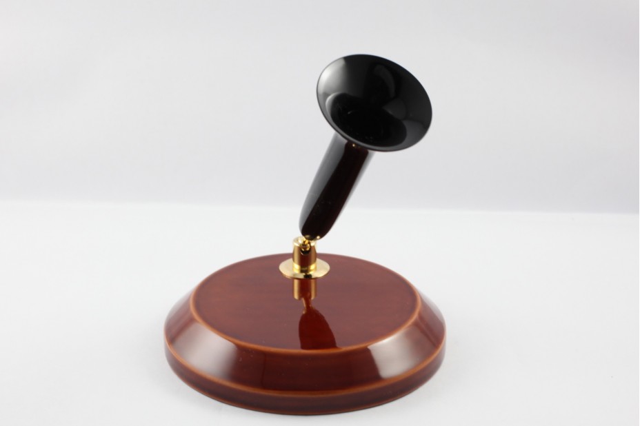 Nakaya Toki Tamenuri plinth with Black Acrylic Resin Trumpet Single Desk Pen Stand
