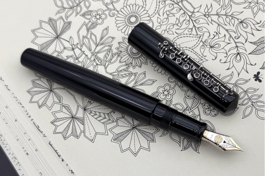 Nakaya Piccolo Long Writer Kuro-Roiro Fountain Pen with Fumigated Piccolo Stopper
