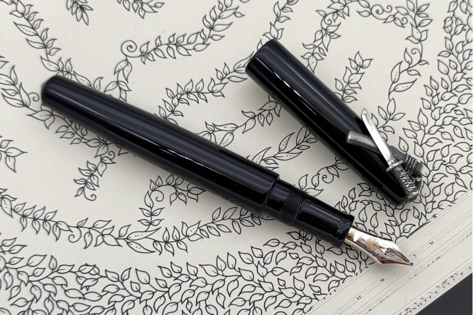Nakaya Piccolo Long Writer Kuro-Roiro Fountain Pen with Fumigated Small Sword Stopper