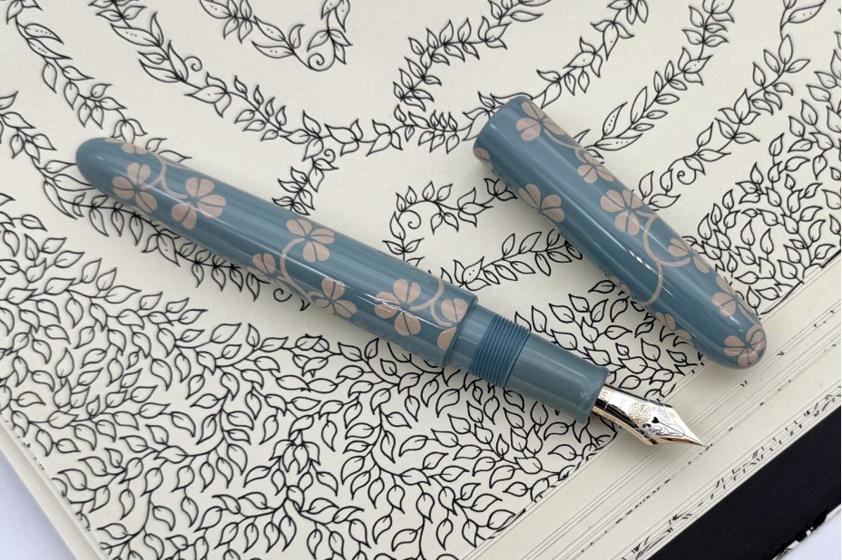 Nakaya Cigar Portable Clover Arabesque Motif in Shiro Fountain Pen