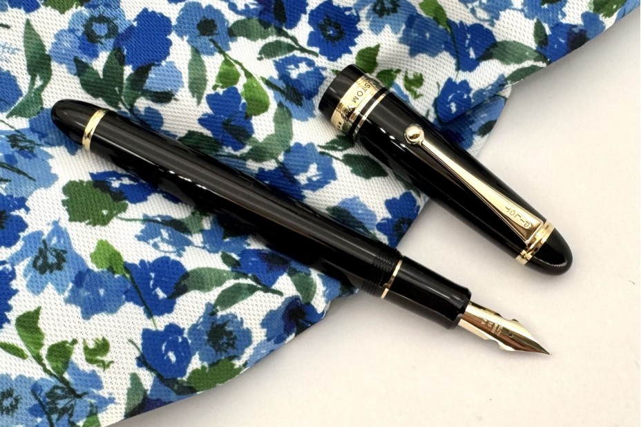 Pilot Custom 743 Black Fountain Pen (Falcon FA Nib)